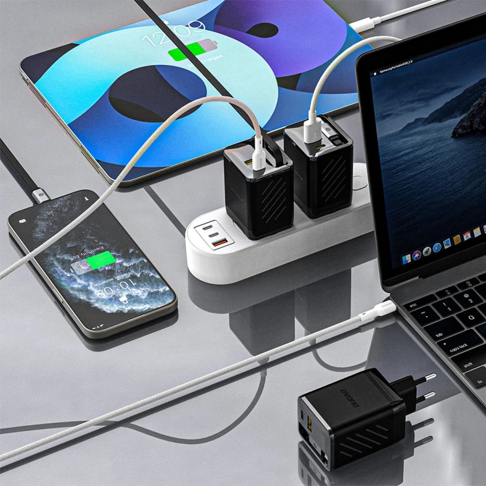 Dudao A67EU GaN 67W nástěnná nabíječka s vestavěným zatahovacím USB-C kabelem Power Delivery Quick Charge černá - 4